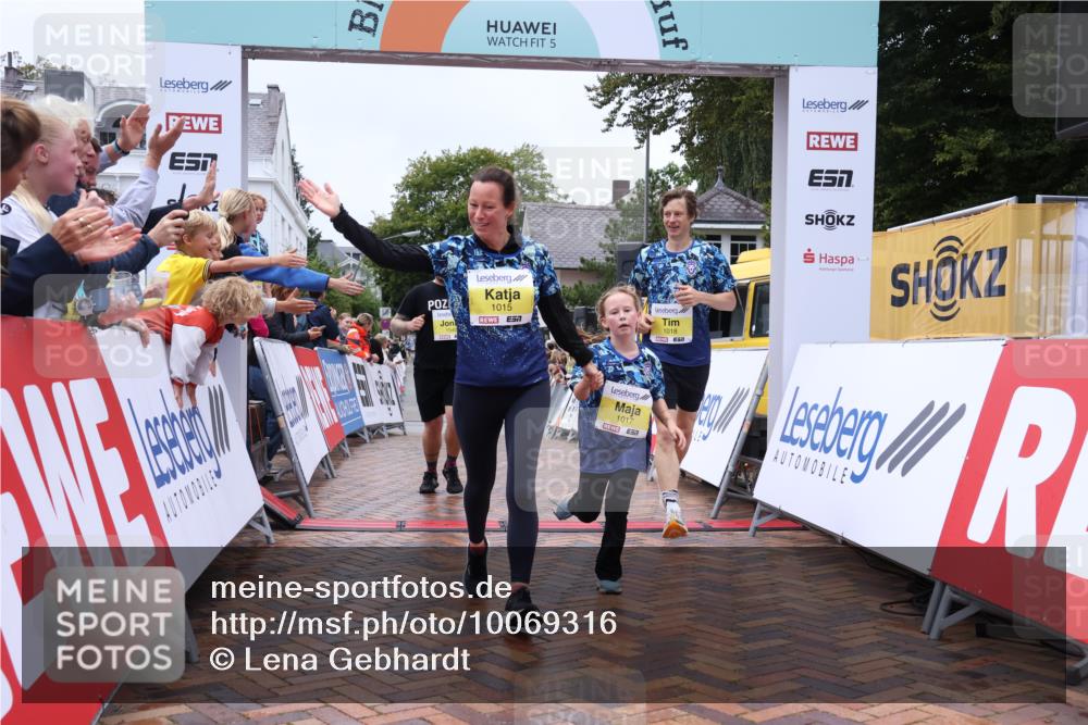 30.08.2026 - Blankeneser Heldenlauf Lena Gebhardt http://msf.ph/oto/10069316 30.08.2026 10:03:43 Ziel 1015, 1017, 1540 meine-sportfotos.de