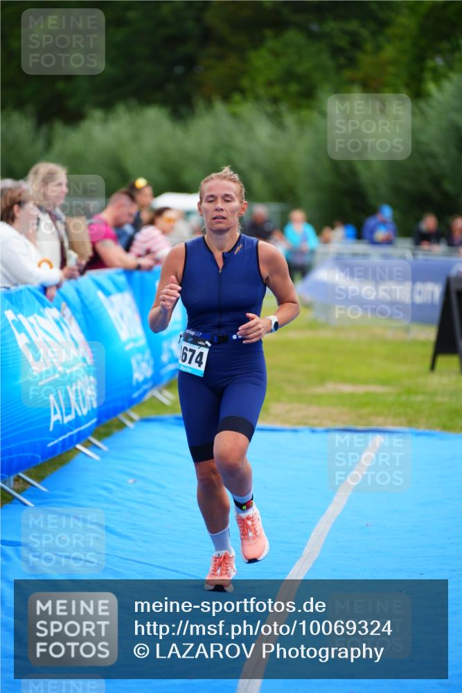 30.08.2026 - Elbe Triathlon Hamburg LAZAROV Photography http://msf.ph/oto/10069324 30.08.2026 12:35:14 Ziel 1674 meine-sportfotos.de
