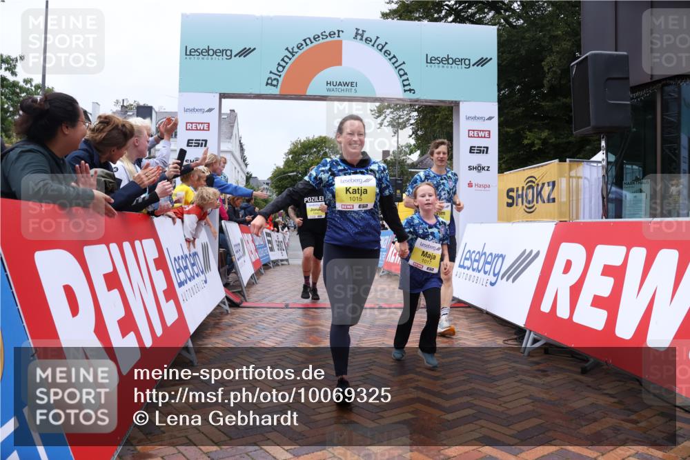 30.08.2026 - Blankeneser Heldenlauf Lena Gebhardt http://msf.ph/oto/10069325 30.08.2026 10:03:44 Ziel 1015, 1017, 1540 meine-sportfotos.de