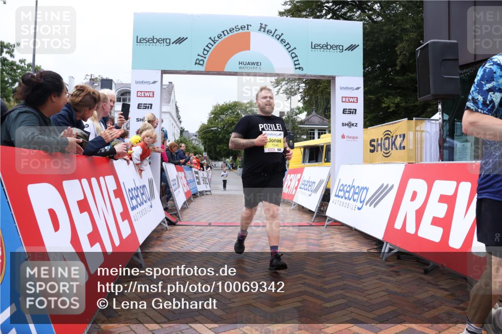 30.08.2026 - Blankeneser Heldenlauf Lena Gebhardt http://msf.ph/oto/10069342 30.08.2026 10:03:45 Ziel 1015, 1017, 1540 meine-sportfotos.de