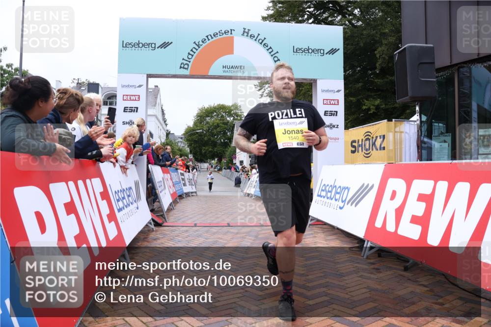 30.08.2026 - Blankeneser Heldenlauf Lena Gebhardt http://msf.ph/oto/10069350 30.08.2026 10:03:45 Ziel 1015, 1017, 1540 meine-sportfotos.de