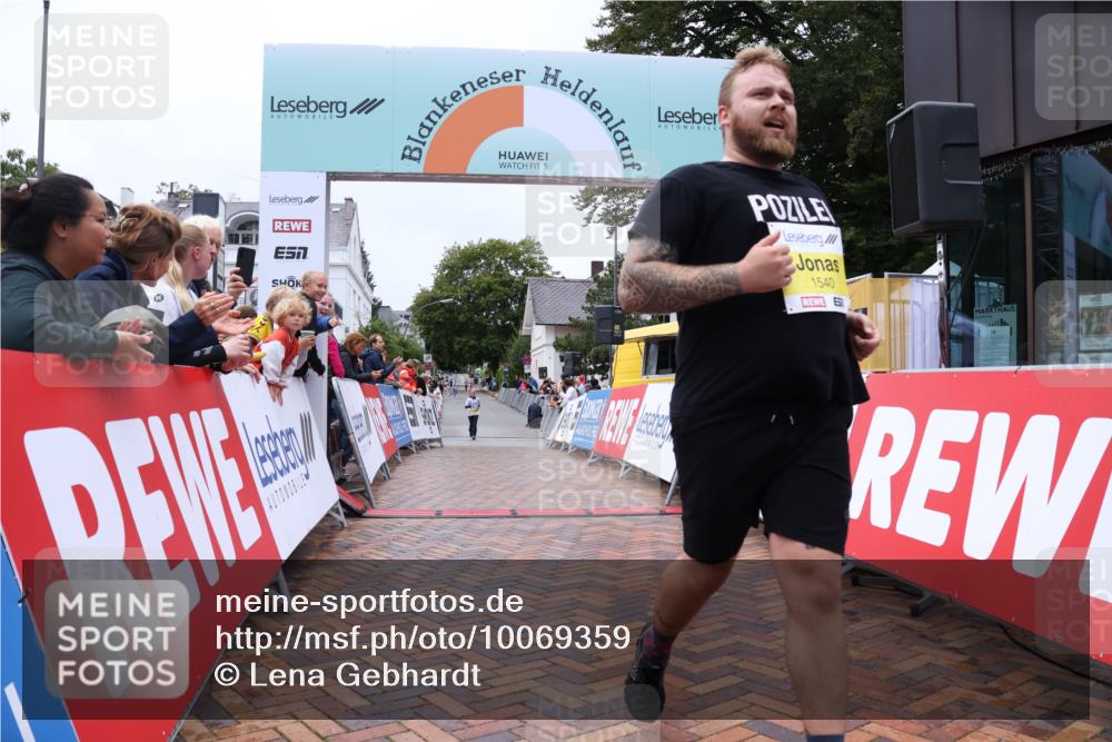 30.08.2026 - Blankeneser Heldenlauf Lena Gebhardt http://msf.ph/oto/10069359 30.08.2026 10:03:46 Ziel 1015, 1017, 1540 meine-sportfotos.de