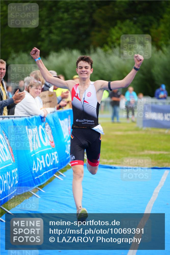 30.08.2026 - Elbe Triathlon Hamburg LAZAROV Photography http://msf.ph/oto/10069391 30.08.2026 12:36:13 Ziel 1740 meine-sportfotos.de