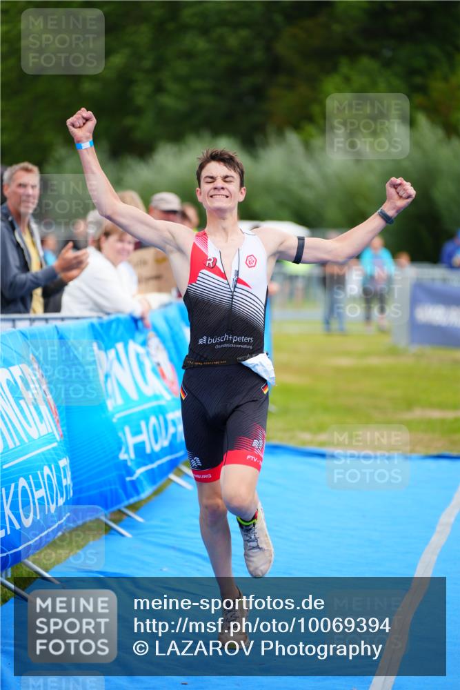 30.08.2026 - Elbe Triathlon Hamburg LAZAROV Photography http://msf.ph/oto/10069394 30.08.2026 12:36:13 Ziel 1740 meine-sportfotos.de