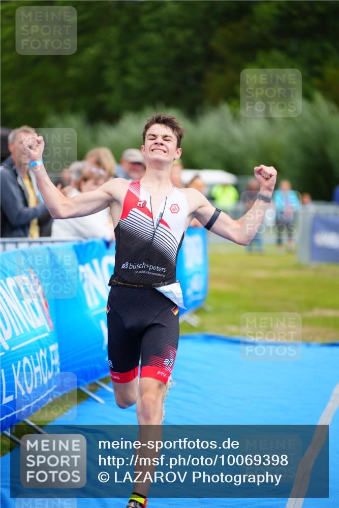 30.08.2026 - Elbe Triathlon Hamburg LAZAROV Photography http://msf.ph/oto/10069398 30.08.2026 12:36:13 Ziel 1740 meine-sportfotos.de
