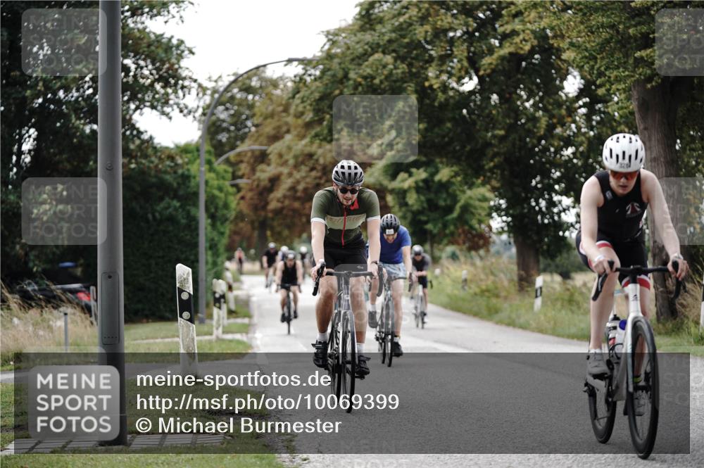 30.08.2026 - Elbe Triathlon Hamburg Michael Burmester http://msf.ph/oto/10069399 30.08.2026 09:42:04 Radfahren 253, 328, 334, 340, 423, 445, 505, 528, 544, 608, 611, 694, 731 meine-sportfotos.de
