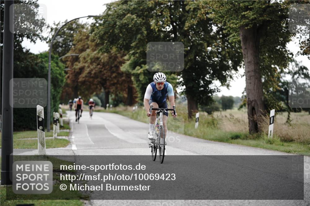 30.08.2026 - Elbe Triathlon Hamburg Michael Burmester http://msf.ph/oto/10069423 30.08.2026 09:42:12 Radfahren 253, 340, 409, 605, 608, 613, 731 meine-sportfotos.de