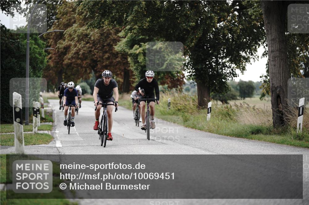 30.08.2026 - Elbe Triathlon Hamburg Michael Burmester http://msf.ph/oto/10069451 30.08.2026 09:42:25 Radfahren 261, 357, 503, 506, 571, 607, 631, 665, 689, 698, 741 meine-sportfotos.de
