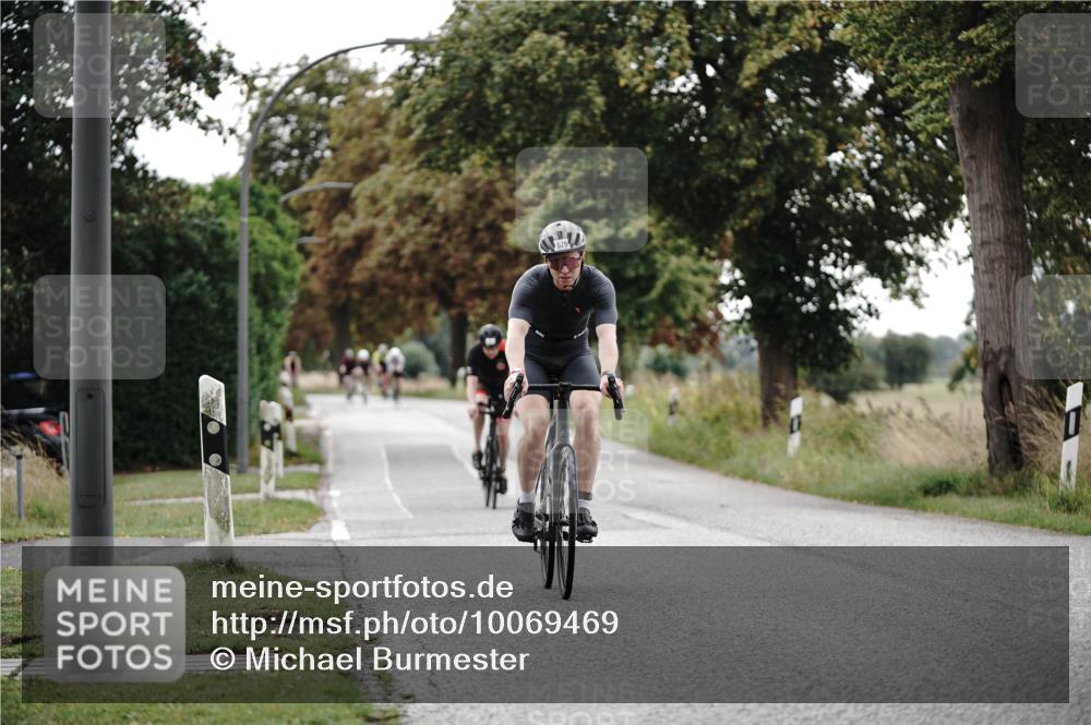 30.08.2026 - Elbe Triathlon Hamburg Michael Burmester http://msf.ph/oto/10069469 30.08.2026 09:42:33 Radfahren 261, 324, 543, 571, 579, 741 meine-sportfotos.de