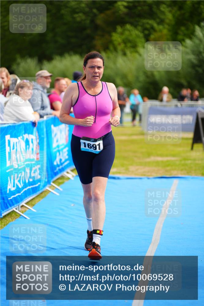 30.08.2026 - Elbe Triathlon Hamburg LAZAROV Photography http://msf.ph/oto/10069528 30.08.2026 12:39:46 Ziel 1691 meine-sportfotos.de