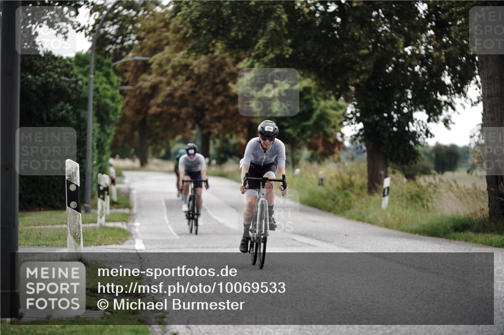 30.08.2026 - Elbe Triathlon Hamburg Michael Burmester http://msf.ph/oto/10069533 30.08.2026 09:43:07 Radfahren 201, 366, 569, 590, 881 meine-sportfotos.de