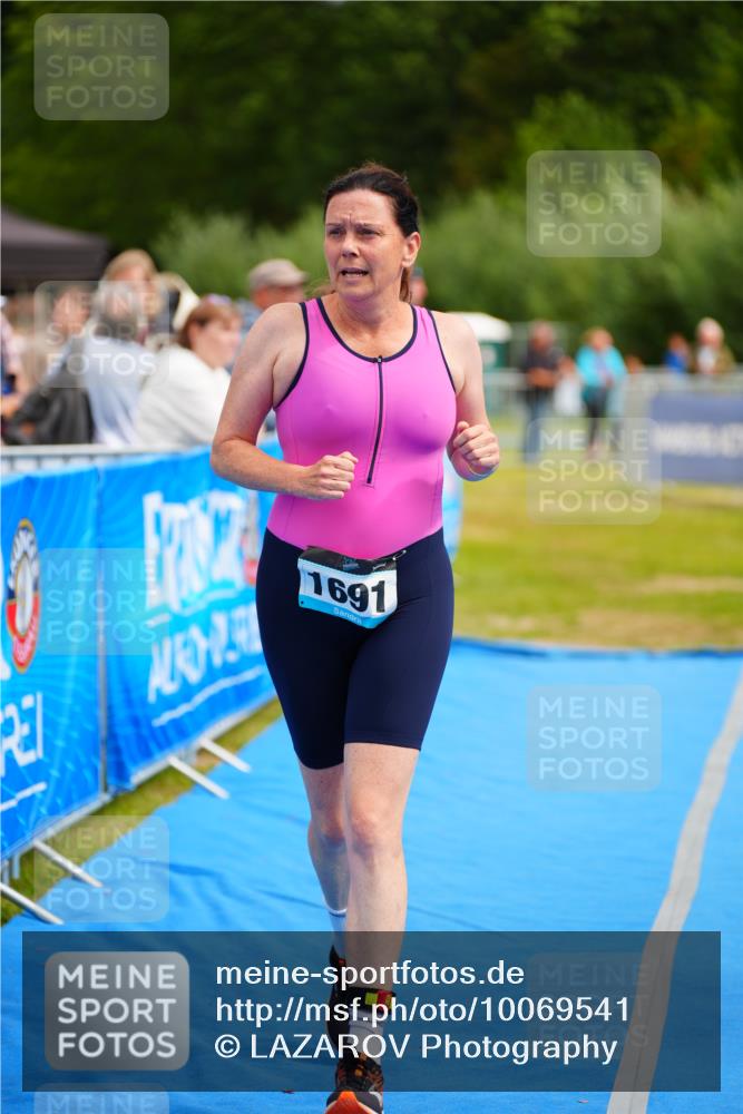 30.08.2026 - Elbe Triathlon Hamburg LAZAROV Photography http://msf.ph/oto/10069541 30.08.2026 12:39:46 Ziel 1691 meine-sportfotos.de