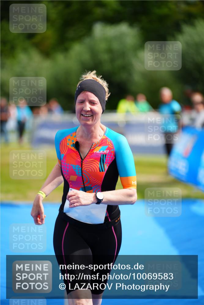 30.08.2026 - Elbe Triathlon Hamburg LAZAROV Photography http://msf.ph/oto/10069583 30.08.2026 12:40:04 Ziel 1677 meine-sportfotos.de