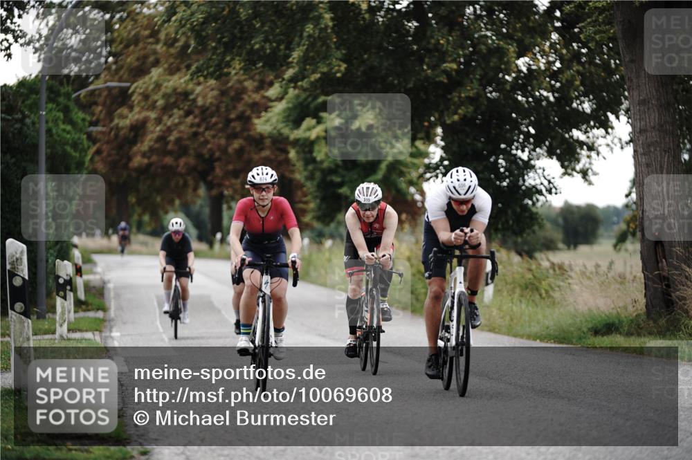 30.08.2026 - Elbe Triathlon Hamburg Michael Burmester http://msf.ph/oto/10069608 30.08.2026 09:43:46 Radfahren 315, 374, 656, 799, 874 meine-sportfotos.de