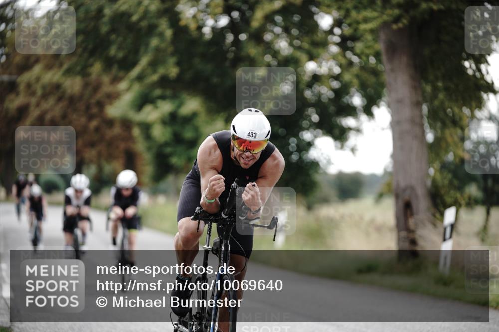 30.08.2026 - Elbe Triathlon Hamburg Michael Burmester http://msf.ph/oto/10069640 30.08.2026 09:44:07 Radfahren 335, 380, 433, 556, 638, 771, 879, 950 meine-sportfotos.de