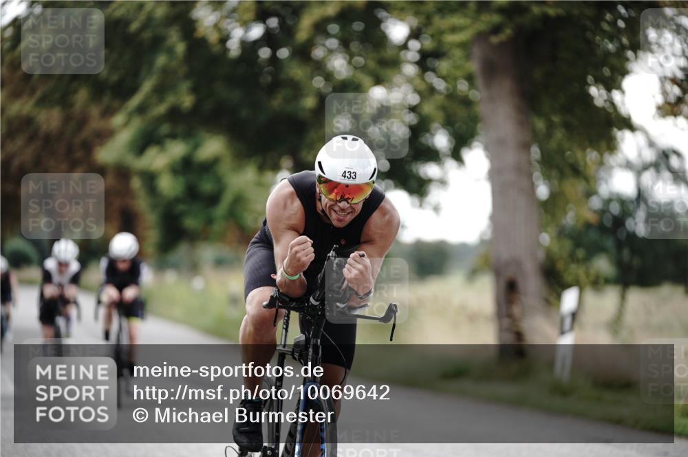 30.08.2026 - Elbe Triathlon Hamburg Michael Burmester http://msf.ph/oto/10069642 30.08.2026 09:44:08 Radfahren 335, 380, 433, 556, 638, 771, 879, 950 meine-sportfotos.de
