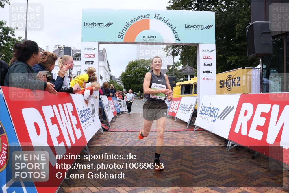 30.08.2026 - Blankeneser Heldenlauf Lena Gebhardt http://msf.ph/oto/10069653 30.08.2026 10:04:41 Ziel 1423, 5635, 5879 meine-sportfotos.de