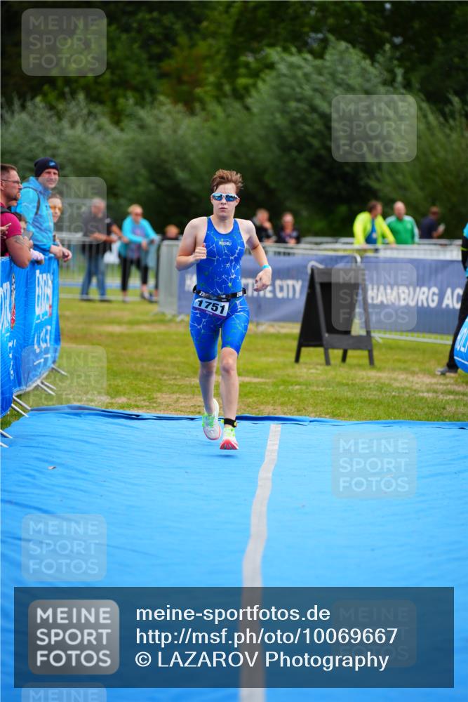 30.08.2026 - Elbe Triathlon Hamburg LAZAROV Photography http://msf.ph/oto/10069667 30.08.2026 12:40:47 Ziel 1751 meine-sportfotos.de