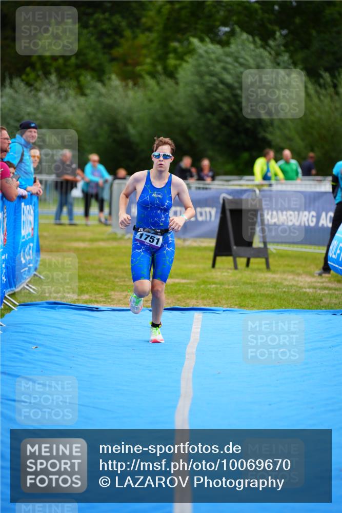 30.08.2026 - Elbe Triathlon Hamburg LAZAROV Photography http://msf.ph/oto/10069670 30.08.2026 12:40:47 Ziel 1751 meine-sportfotos.de