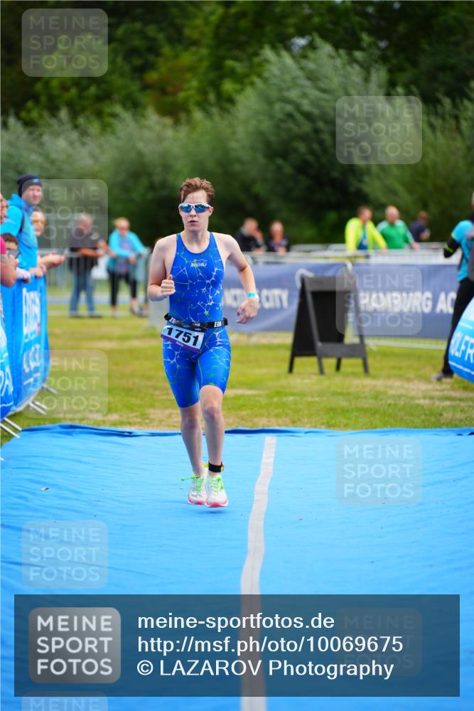 30.08.2026 - Elbe Triathlon Hamburg LAZAROV Photography http://msf.ph/oto/10069675 30.08.2026 12:40:47 Ziel 1751 meine-sportfotos.de