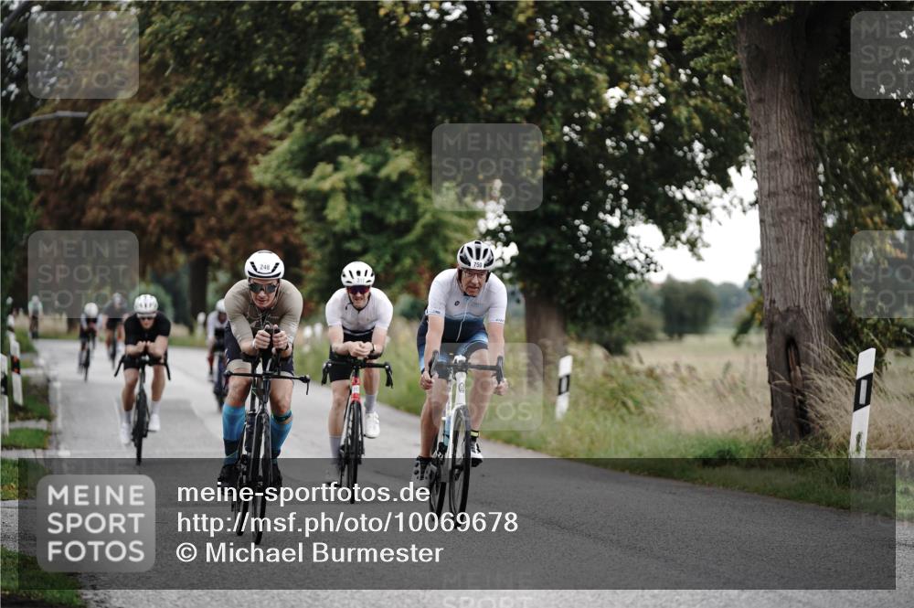 30.08.2026 - Elbe Triathlon Hamburg Michael Burmester http://msf.ph/oto/10069678 30.08.2026 09:44:22 Radfahren 248, 317, 367, 394, 558, 750, 752, 779 meine-sportfotos.de