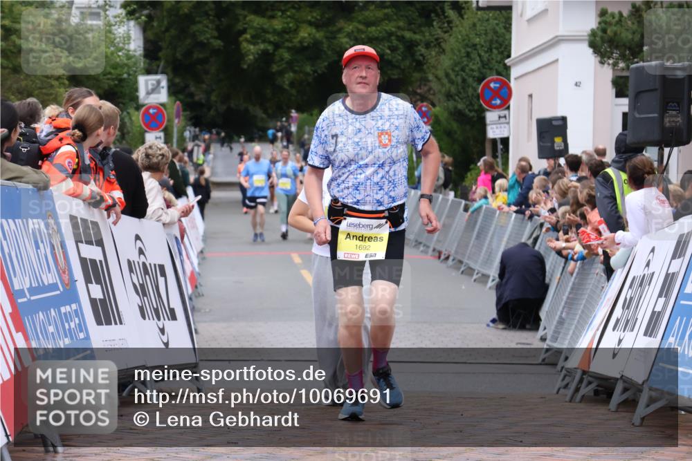 30.08.2026 - Blankeneser Heldenlauf Lena Gebhardt http://msf.ph/oto/10069691 30.08.2026 10:05:08 Ziel 1053, 1692 meine-sportfotos.de
