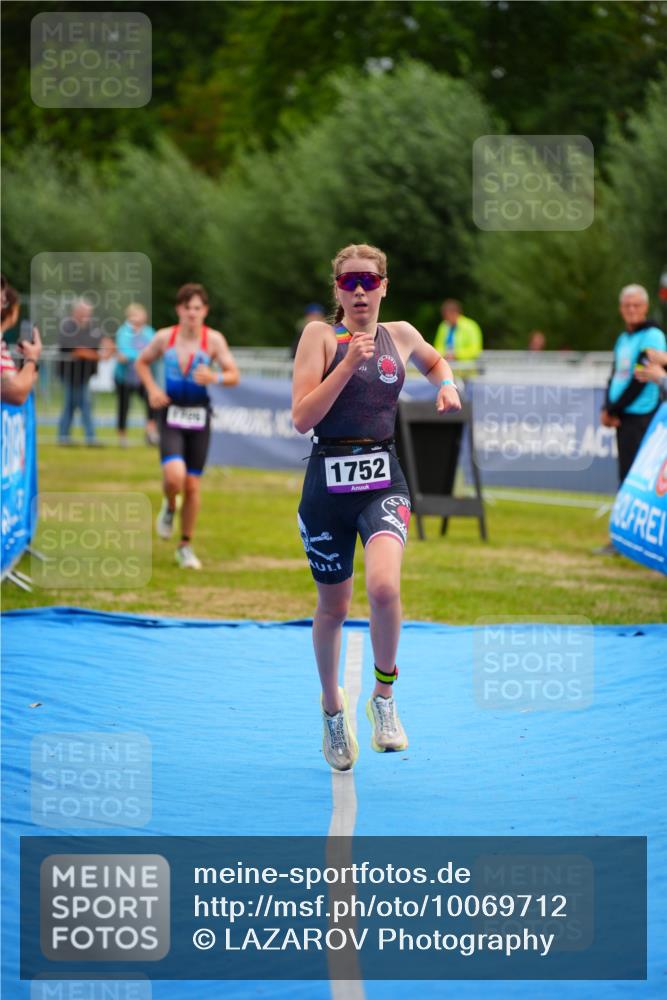 30.08.2026 - Elbe Triathlon Hamburg LAZAROV Photography http://msf.ph/oto/10069712 30.08.2026 12:41:10 Ziel 1726, 1752 meine-sportfotos.de