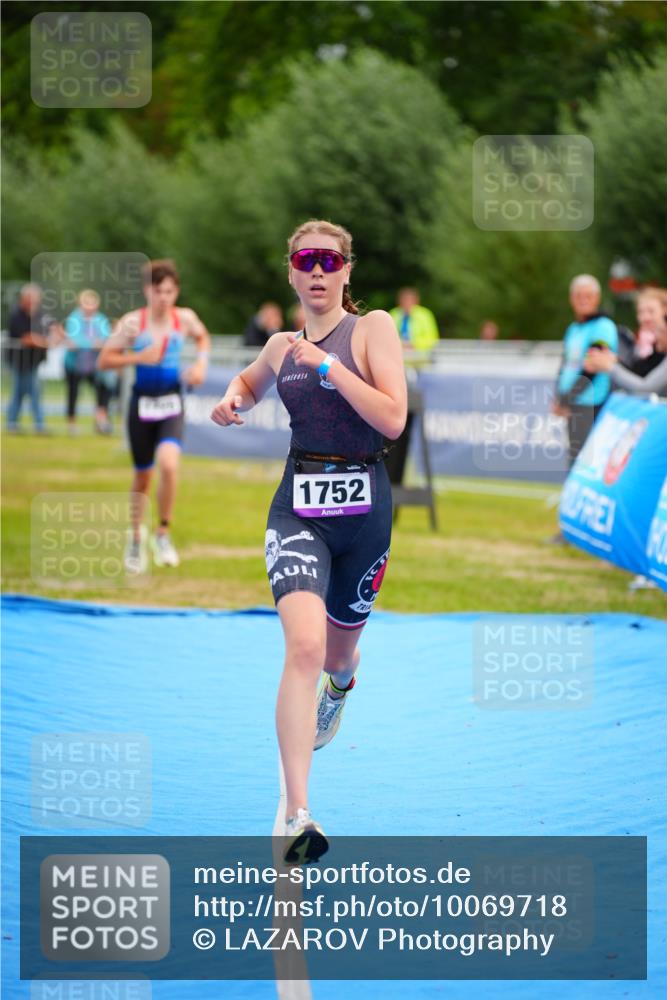 30.08.2026 - Elbe Triathlon Hamburg LAZAROV Photography http://msf.ph/oto/10069718 30.08.2026 12:41:10 Ziel 1726, 1752 meine-sportfotos.de