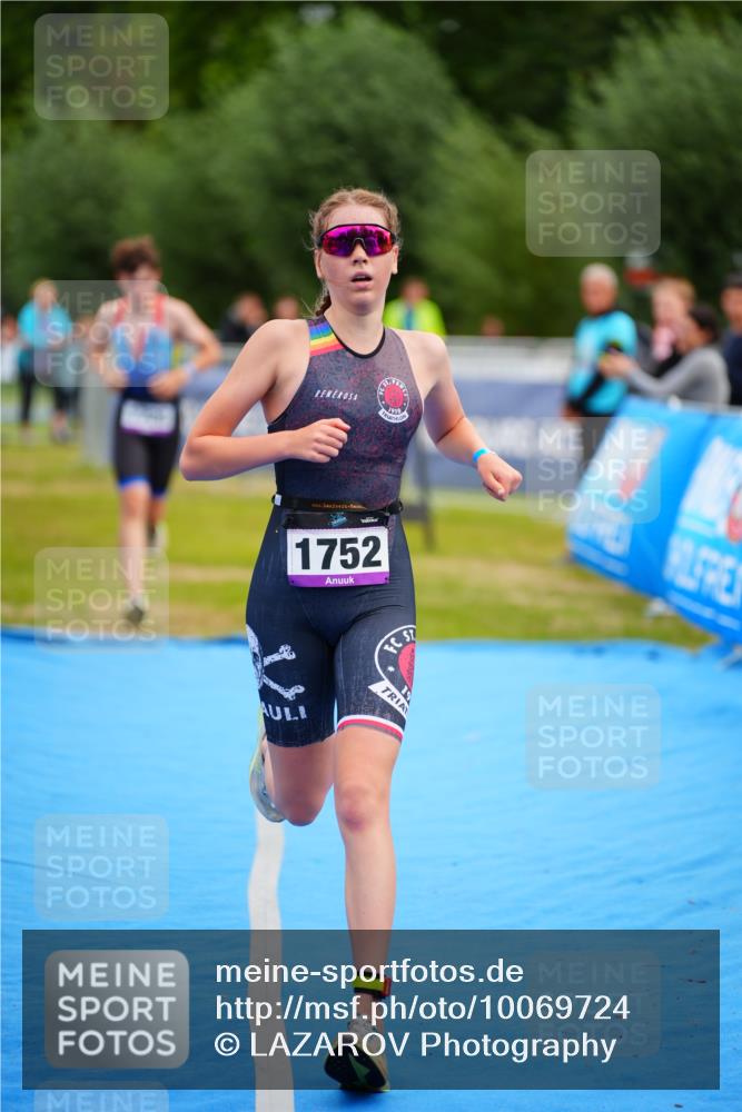 30.08.2026 - Elbe Triathlon Hamburg LAZAROV Photography http://msf.ph/oto/10069724 30.08.2026 12:41:11 Ziel 1726, 1752 meine-sportfotos.de