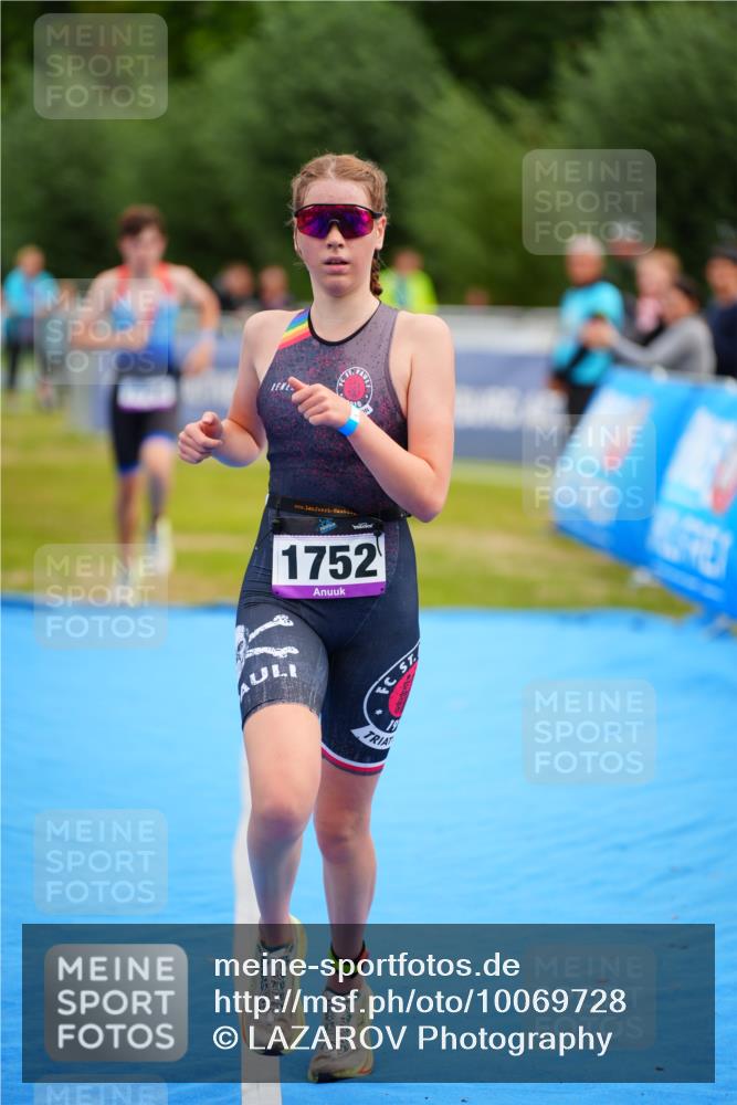 30.08.2026 - Elbe Triathlon Hamburg LAZAROV Photography http://msf.ph/oto/10069728 30.08.2026 12:41:11 Ziel 1726, 1752 meine-sportfotos.de