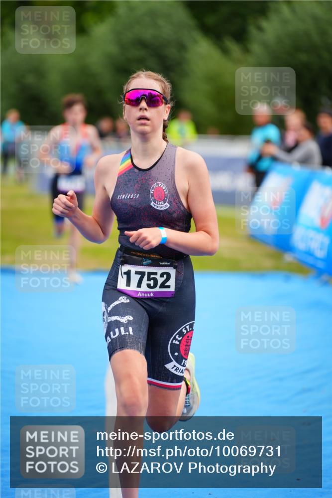 30.08.2026 - Elbe Triathlon Hamburg LAZAROV Photography http://msf.ph/oto/10069731 30.08.2026 12:41:11 Ziel 1726, 1752 meine-sportfotos.de