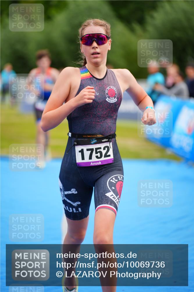 30.08.2026 - Elbe Triathlon Hamburg LAZAROV Photography http://msf.ph/oto/10069736 30.08.2026 12:41:11 Ziel 1726, 1752 meine-sportfotos.de