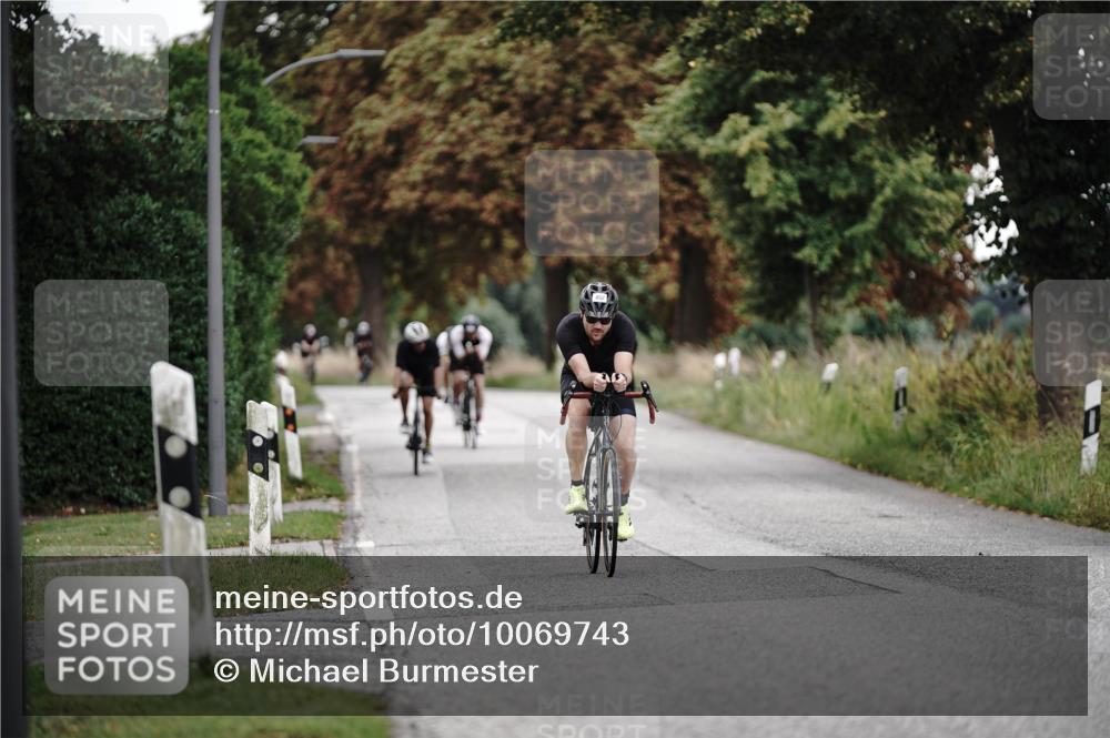 30.08.2026 - Elbe Triathlon Hamburg Michael Burmester http://msf.ph/oto/10069743 30.08.2026 09:44:59 Radfahren 274, 452, 495, 636, 664, 701, 769, 864 meine-sportfotos.de