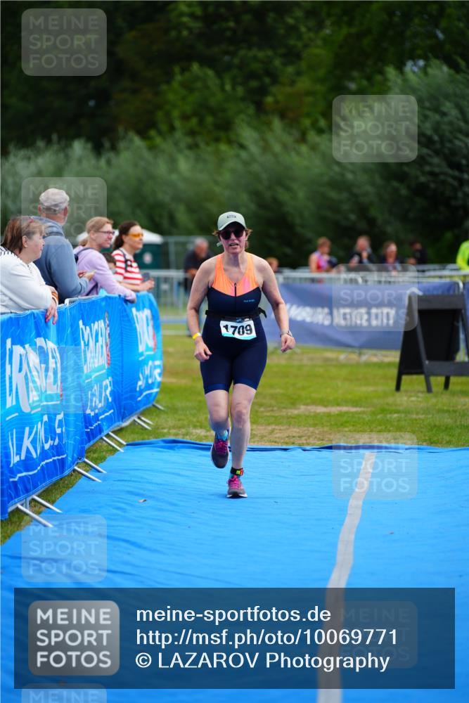 30.08.2026 - Elbe Triathlon Hamburg LAZAROV Photography http://msf.ph/oto/10069771 30.08.2026 12:41:32 Ziel 1709 meine-sportfotos.de