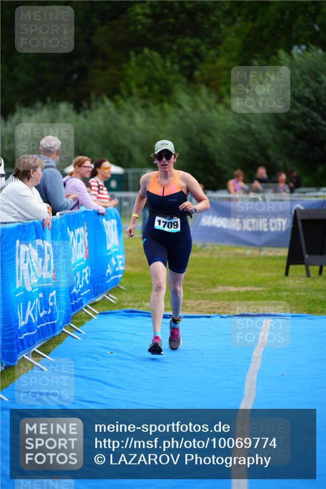 30.08.2026 - Elbe Triathlon Hamburg LAZAROV Photography http://msf.ph/oto/10069774 30.08.2026 12:41:33 Ziel 1709 meine-sportfotos.de