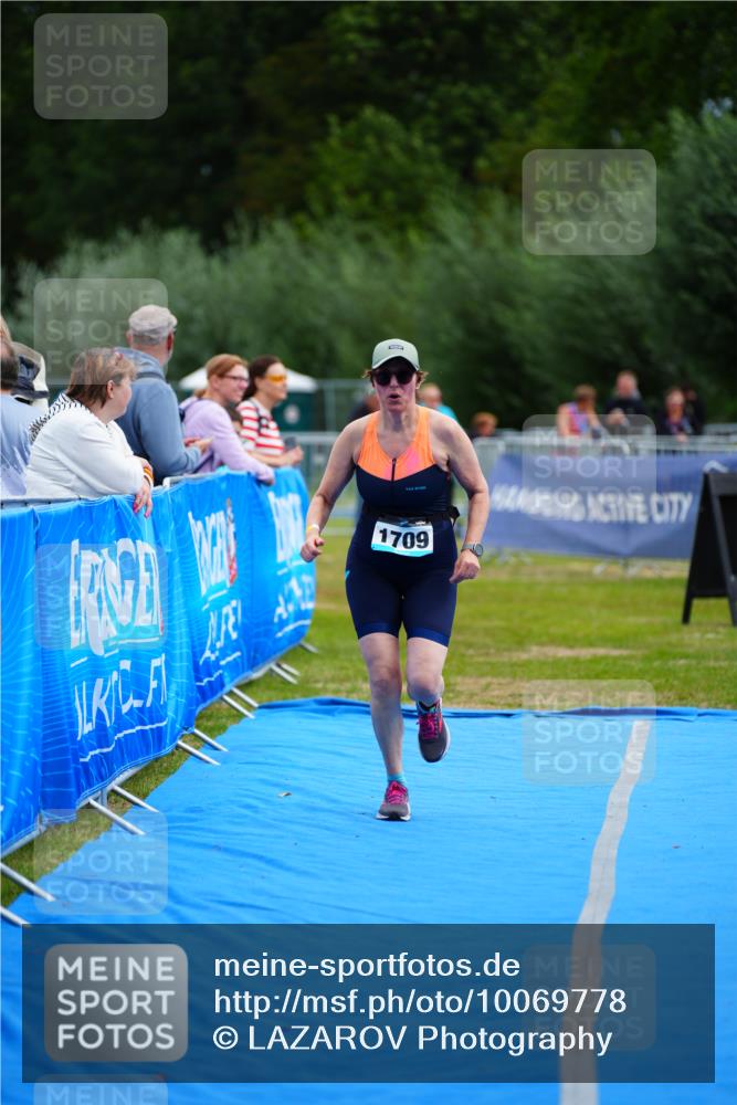 30.08.2026 - Elbe Triathlon Hamburg LAZAROV Photography http://msf.ph/oto/10069778 30.08.2026 12:41:33 Ziel 1709 meine-sportfotos.de