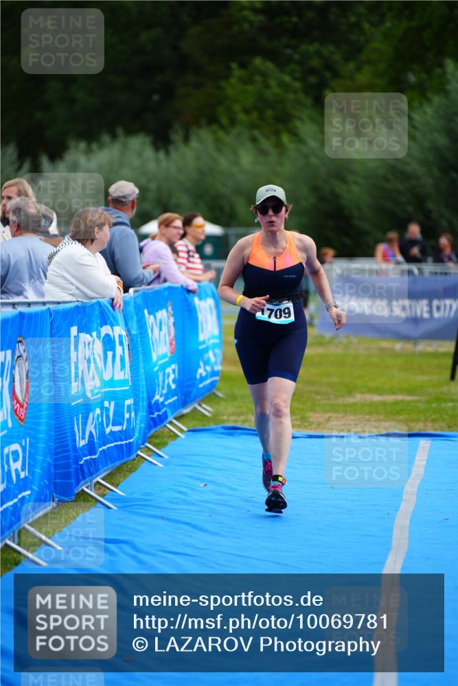 30.08.2026 - Elbe Triathlon Hamburg LAZAROV Photography http://msf.ph/oto/10069781 30.08.2026 12:41:33 Ziel 1709 meine-sportfotos.de