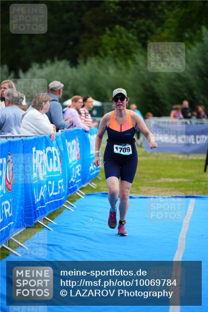 30.08.2026 - Elbe Triathlon Hamburg LAZAROV Photography http://msf.ph/oto/10069784 30.08.2026 12:41:33 Ziel 1709 meine-sportfotos.de