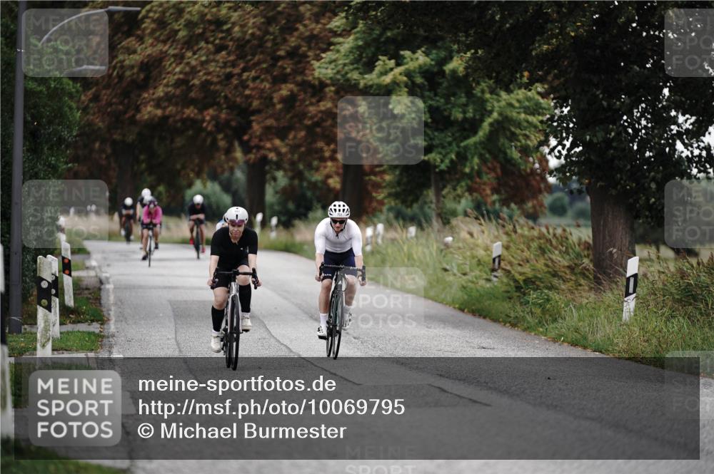 30.08.2026 - Elbe Triathlon Hamburg Michael Burmester http://msf.ph/oto/10069795 30.08.2026 09:45:31 Radfahren 321, 467, 655, 751, 869, 882 meine-sportfotos.de
