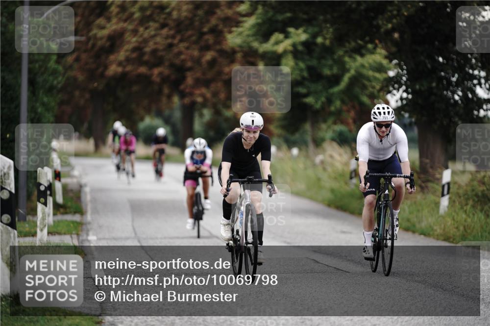 30.08.2026 - Elbe Triathlon Hamburg Michael Burmester http://msf.ph/oto/10069798 30.08.2026 09:45:32 Radfahren 321, 354, 467, 655, 751, 869, 882 meine-sportfotos.de