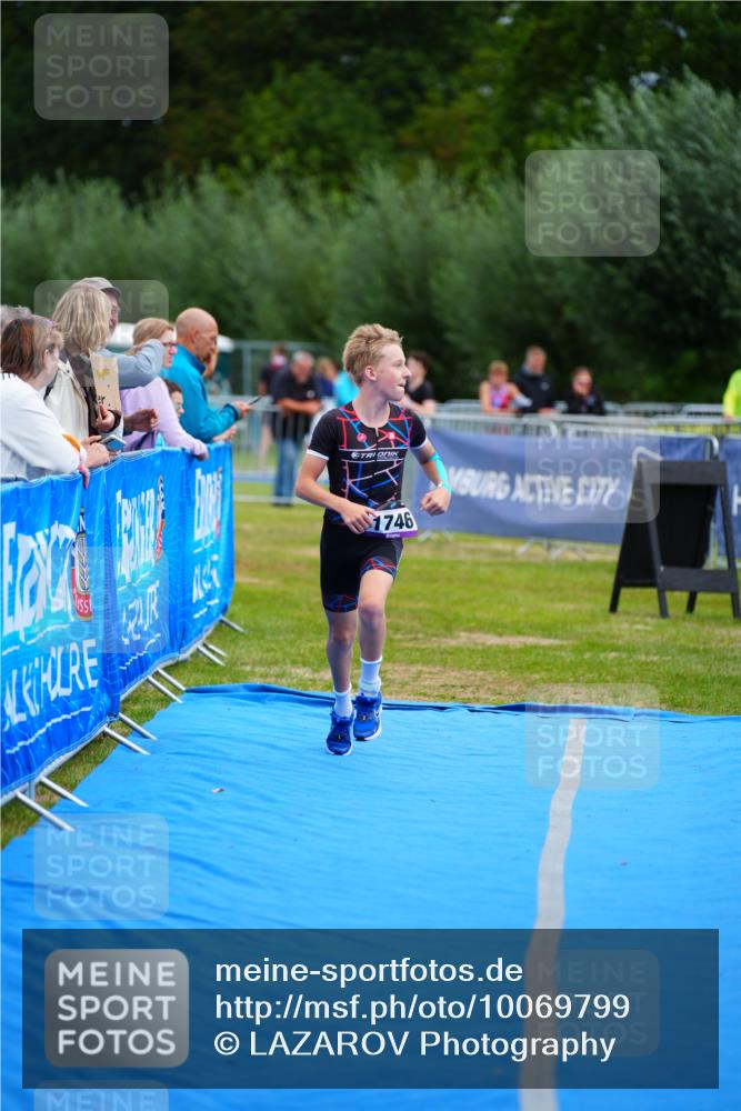 30.08.2026 - Elbe Triathlon Hamburg LAZAROV Photography http://msf.ph/oto/10069799 30.08.2026 12:42:08 Ziel 1727, 1746 meine-sportfotos.de