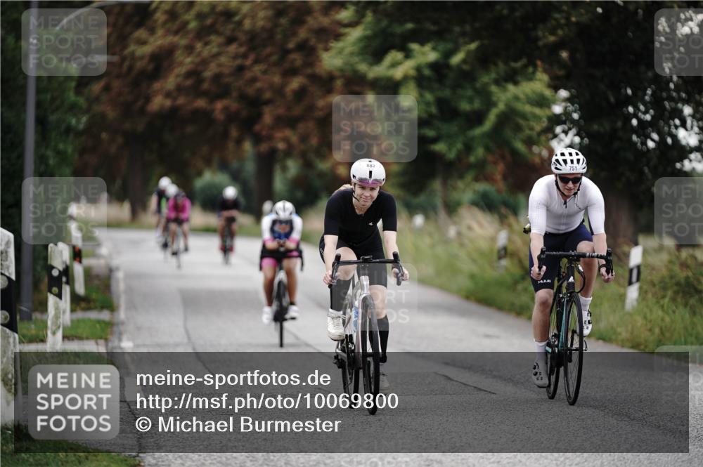 30.08.2026 - Elbe Triathlon Hamburg Michael Burmester http://msf.ph/oto/10069800 30.08.2026 09:45:33 Radfahren 354, 548, 655, 751, 859, 869, 882 meine-sportfotos.de