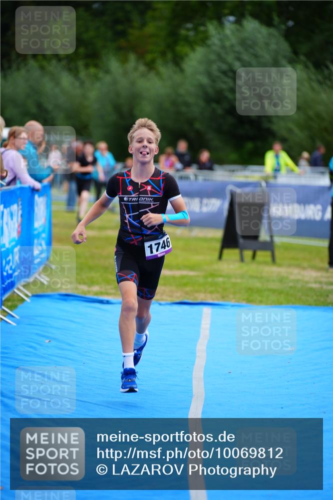 30.08.2026 - Elbe Triathlon Hamburg LAZAROV Photography http://msf.ph/oto/10069812 30.08.2026 12:42:09 Ziel 1727, 1746 meine-sportfotos.de