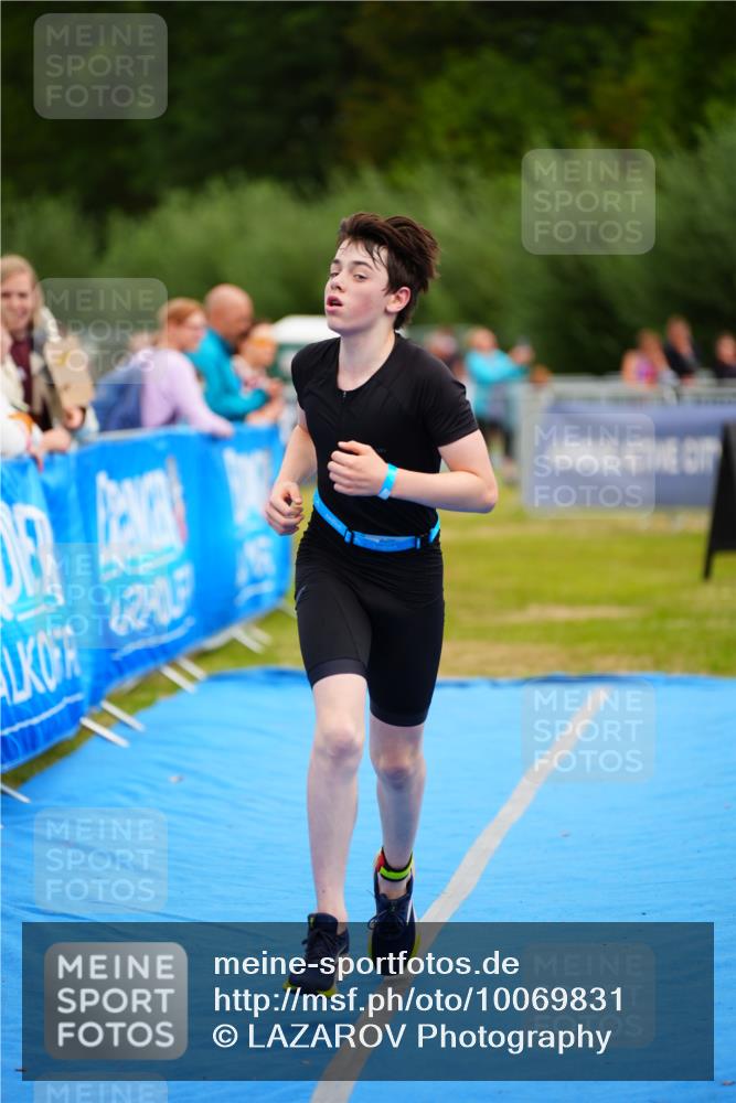 30.08.2026 - Elbe Triathlon Hamburg LAZAROV Photography http://msf.ph/oto/10069831 30.08.2026 12:42:16 Ziel 1727 meine-sportfotos.de