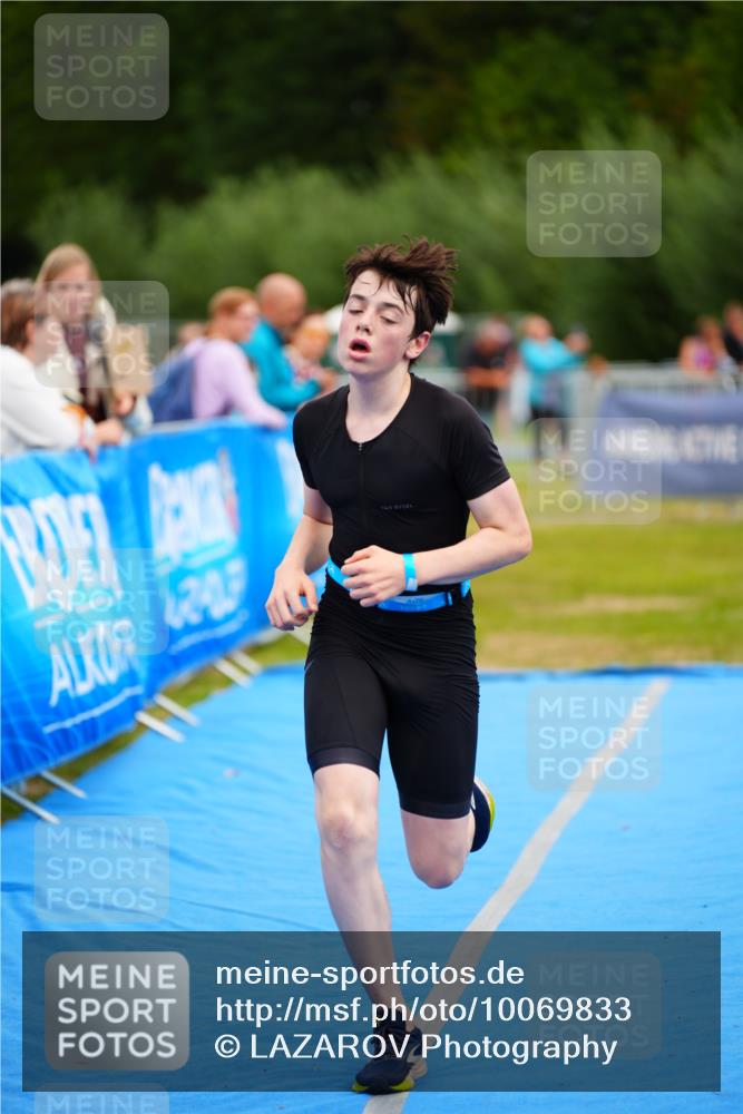 30.08.2026 - Elbe Triathlon Hamburg LAZAROV Photography http://msf.ph/oto/10069833 30.08.2026 12:42:16 Ziel 1727 meine-sportfotos.de