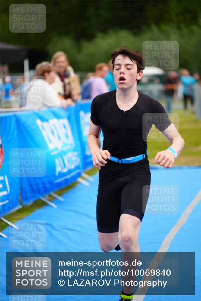 30.08.2026 - Elbe Triathlon Hamburg LAZAROV Photography http://msf.ph/oto/10069840 30.08.2026 12:42:17 Ziel 1727 meine-sportfotos.de