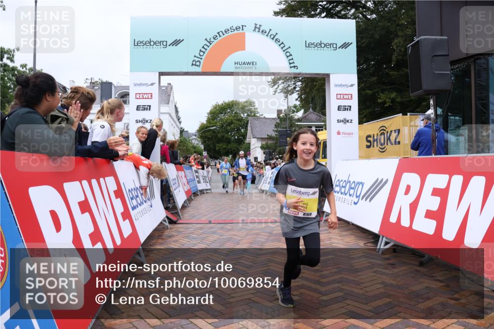 30.08.2026 - Blankeneser Heldenlauf Lena Gebhardt http://msf.ph/oto/10069854 30.08.2026 10:05:21 Ziel 1107, 1657, 1658, 1659, 1802 meine-sportfotos.de
