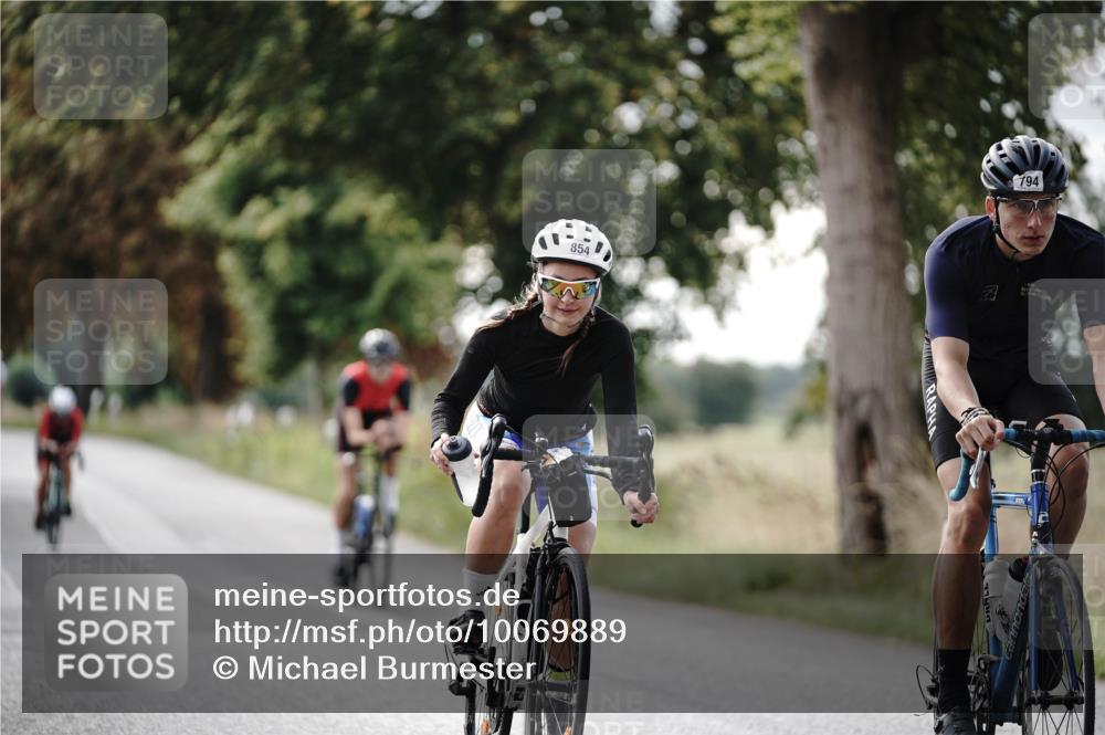 30.08.2026 - Elbe Triathlon Hamburg Michael Burmester http://msf.ph/oto/10069889 30.08.2026 09:49:58 Radfahren 282, 346, 458, 483, 542, 715, 794, 854 meine-sportfotos.de