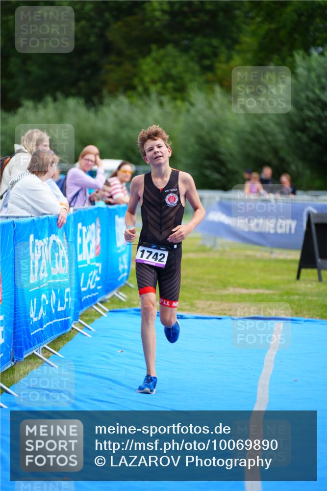 30.08.2026 - Elbe Triathlon Hamburg LAZAROV Photography http://msf.ph/oto/10069890 30.08.2026 12:43:48 Ziel 1742 meine-sportfotos.de