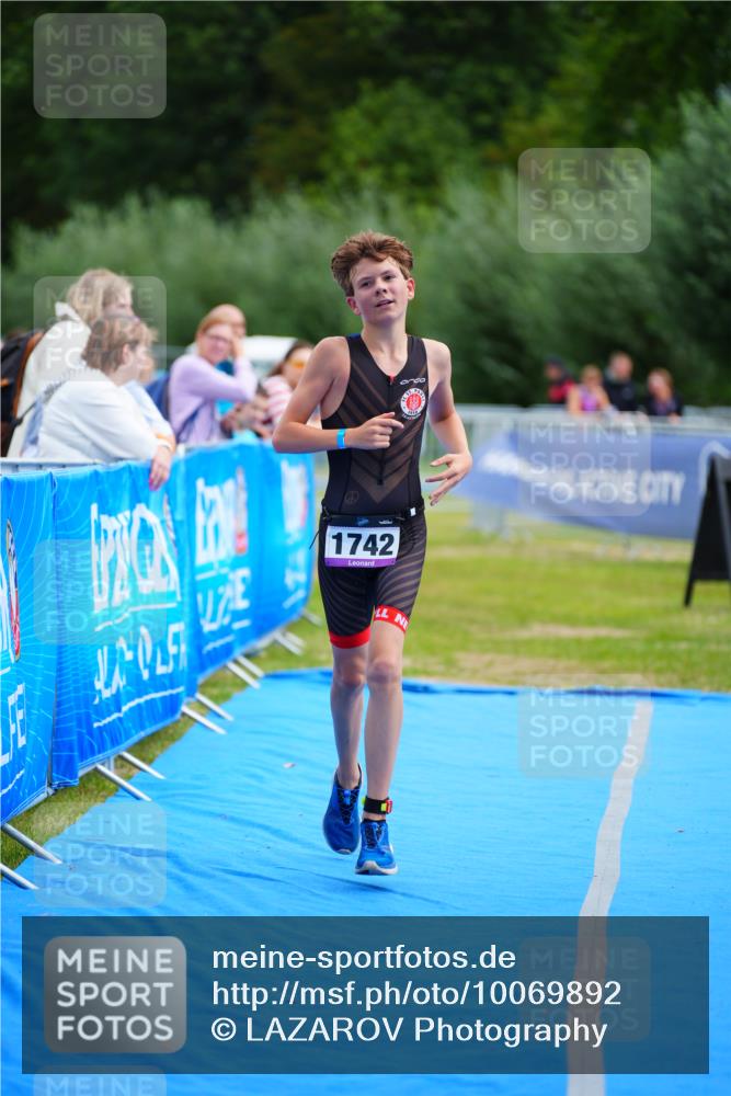 30.08.2026 - Elbe Triathlon Hamburg LAZAROV Photography http://msf.ph/oto/10069892 30.08.2026 12:43:48 Ziel 1742 meine-sportfotos.de